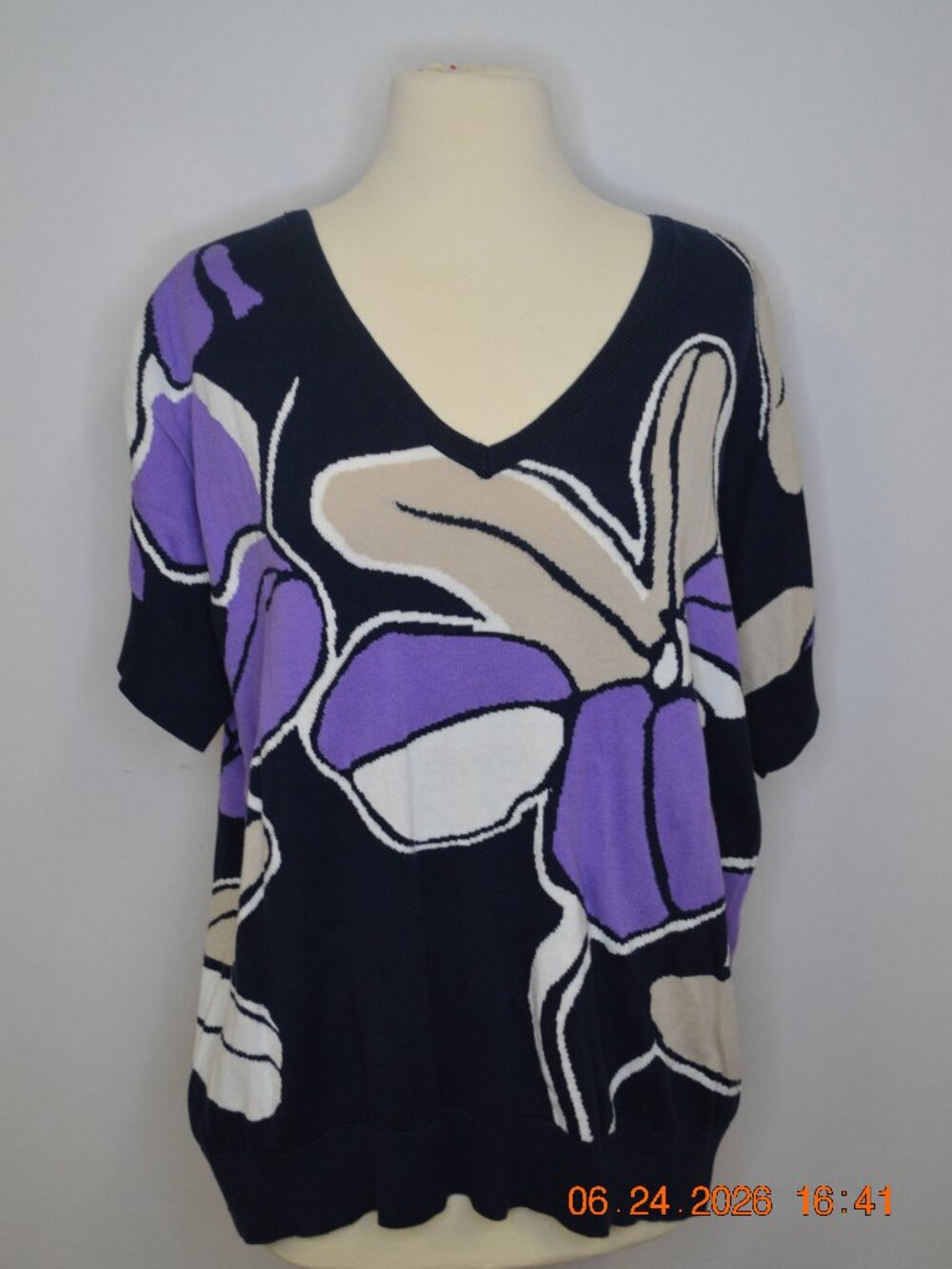 Chico’s Women’s Size 3 (US XL) Navy Knit V-Neck Short Sleeve Top